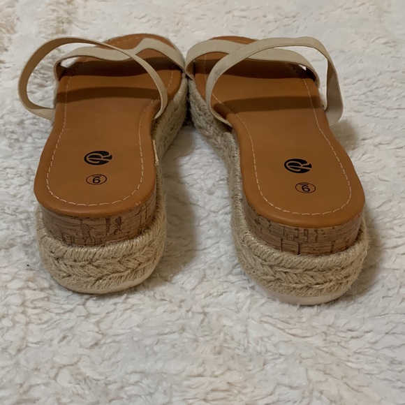 Strapped beach sandals - Picture 3 of 3